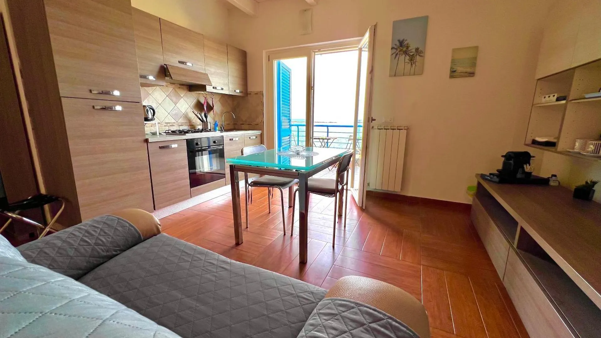 Tramonto Suite-Rome Airport Fco-Fronte Mare location